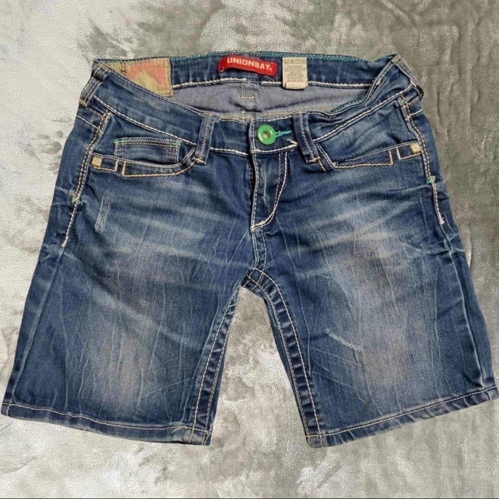 Union Bay Distressed Bermuda Jean Shorts Embroidered Pockets Size 0 Juniors Blue
